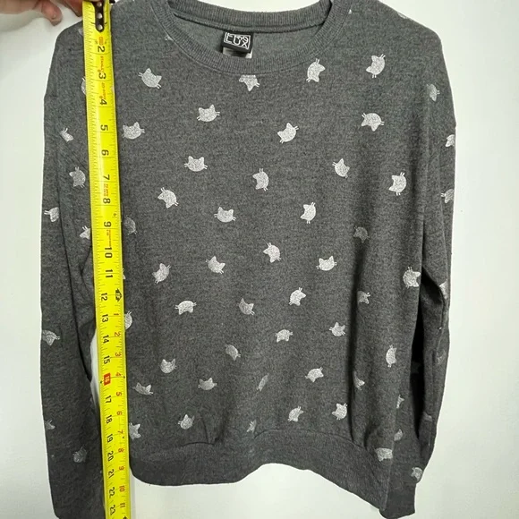 Cat Face Head Sweater / silver and gray Modern Lux Brand Size XS - Picture 4 of 6
